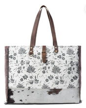Load image into Gallery viewer, Ursinia Weekender Bag
