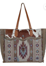 Load image into Gallery viewer, Auburn Weekender Bag
