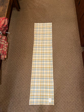 Load image into Gallery viewer, Newton Table Runner
