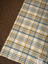 Load image into Gallery viewer, Newton Table Runner
