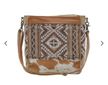 Load image into Gallery viewer, Elisa Shoulder Bag
